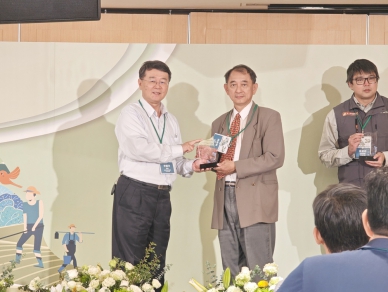 嘉大土木系吳振賢老師  榮獲農業部農村水保署水土保持服務績優人員獎