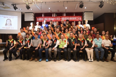 陳光復表揚模範勞工  肯定辛勞與付出 慶祝大會由澎湖縣總工會理事長莊成寮主持，並與縣長陳光復、議長陳毓仁共同表揚49位模範勞工、2位優秀工會幹部、9家績優工會以及5家優良工會。