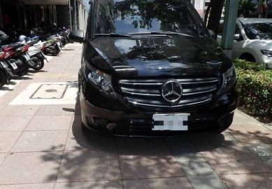 高雄接遺體禮車違停遭拖吊