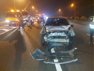 國1路竹段深夜3車碰撞7 人輕傷