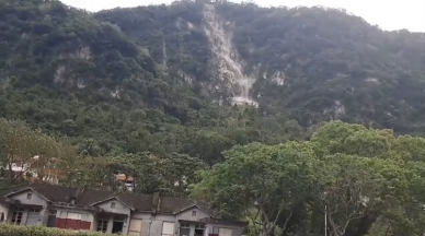 驚聲尖叫｜住宅區後方落石崩塌，秀林鄉富世村10鄰居民嚇壞了！