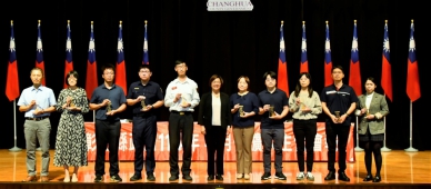 王縣長表揚10位廉潔楷模。（照片縣府提供）