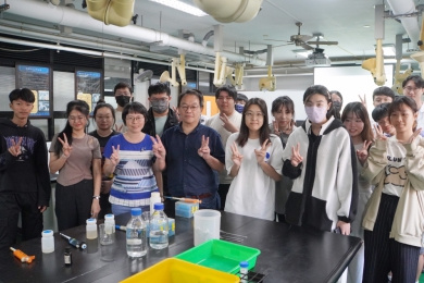 藥保系推出﹁生物多樣性應用共築永續微學程實作工作坊。（照片大葉提供）