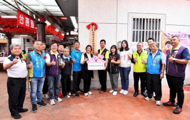 354個關懷據點，彰化莿桐社區發展協會揭牌。（照片縣府提供）