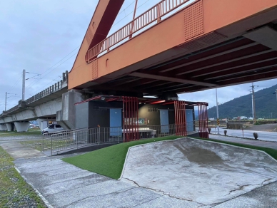 讀者投書｜900萬元蓋的廁所，矗立在玉里領航性觀光地景客城紅橋鏡面水池之美的視覺焦點上！鎮民謝家豪：真的是一個城鎮災難的開始……！