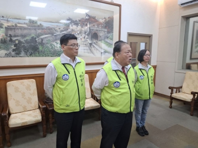 縣府排除萬難力拼無人機展演5月19日復飛　全力維護花火節品質 縣長陳光復表示，無人機廠商因設備品質問題導致停飛，縣府已要求廠商盡速改善，並指派團隊全力投入應變作業，克服技術及行政上的各項難題，力拼5月19日起順利復飛，保障公共利益與活動品質。