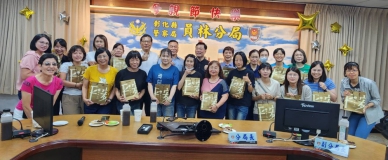 員林警分局女同事歡度母親節。（照片分局提供）