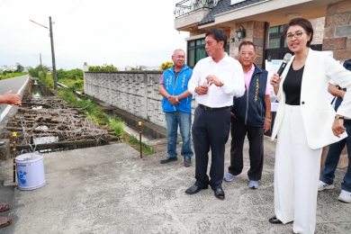 會勘草屯基層建設 許縣長傾聽民意從善如流