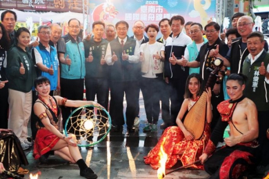 黃偉哲安平開台天后宮點燈祈福 為2025國際龍舟錦標賽揭開序幕