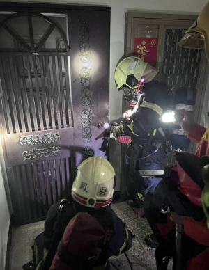 高雄深夜公寓火警高齡父子送醫不治
