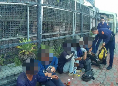 白色廂型車滿滿的人    警查獲九名逾期移工