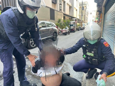 陳姓男子疑欠葉姓友人5萬元不還被債主拿刀刺死