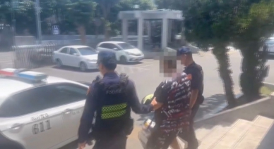 見警落跑｜開車撞上路障熄火，100公斤重竊盜通緝犯，玉警手到擒來！