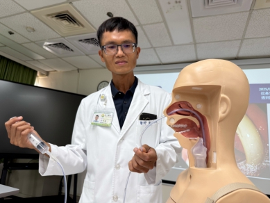 鼻胃管在肚子裡打結不易發現 更換或移除時病人感不適 需求助醫師幫助助