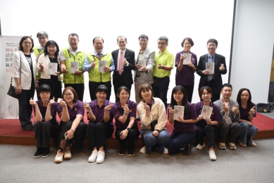 杜元坤新書發表 陳光復盛讚醫者初心與無私奉獻 分享會上許多醫界人士、北醫校友、曾受過杜元坤治療而改變一生的病人、文澳擊樂飛魔力成員，都到場聆聽杜元坤細膩分享從醫生轉為病人的人生體悟，以及他致力於創新手術、行善助人、教育傳承等多重人生角色。他期盼透過新書，激勵更多人勇敢堅持自己的初心，在生命旅程中活出影響力。