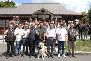 嘉義阿里山林鐵鹿麻產車站整修完工 秋田犬「波吉」化身百年車站實習站長！