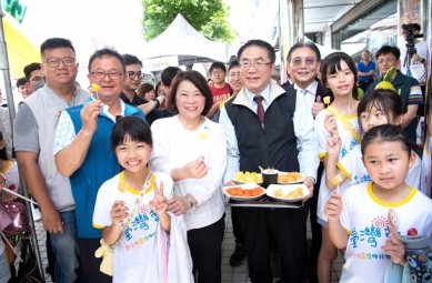 「旺情夏日派對」臺南農產市集快閃嘉義市遠百 市長黃敏惠攜手黃偉哲市長共推優質農產品 展現嘉南「農」情蜜意！
