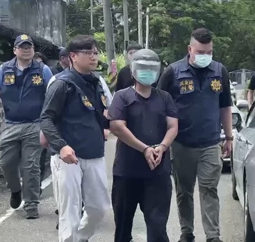 疑遭他殺｜花蓮縣29歲蔡姓國中女老師陳屍某召會聚會所房間內，衣衫不整、褲子被脫下、內褲不見了，警方稍後逮捕曾經追求過死者的兇嫌劉姓喑啞男子，正深入偵訊中。