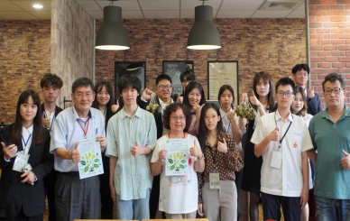 申請入學面試，大葉企管系配合端午節，準備肉粽給考生品嚐。（照片大葉提供）