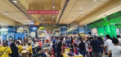 人潮不絕。圓滿成功｜花蓮富里農民市集前進臺北建國假日花市展售，農村發展及水土保持署花蓮分署補助支持！