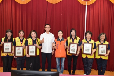 劉其賢表揚六名績優志工    感謝伙伴們無怨無悔付出
