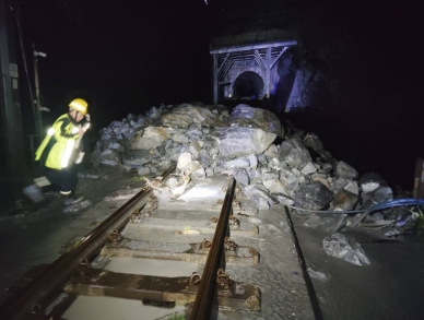 隧道內土石湮沒140米｜災損相當嚴重，北迴線雙向中斷，預估最快5/24日才能夠修復完成！