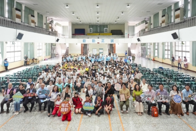 許縣長出席中小學科展頒獎 鼓勵全國賽再獲佳績