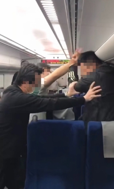 戰鬥列車｜臺鐵列車長遭旅客攻擊打了一巴掌；臺鐵產業工會聲明：鐵警局放任單警值勤、交通部及臺鐵公司職安制度不周，鐵路基層人員安全無保障！