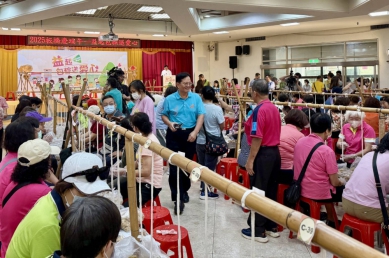 世壯運鏈球金牌得主機板橋包粽　挑戰包粽王快手益起送愛心！