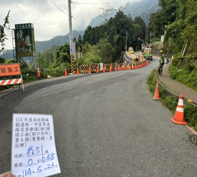 鹿谷鄉投51線0K+000下邊坡坍崩，即刻進行安全防護措施