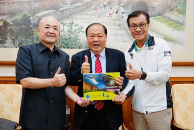 日本交流協會駐台代表片山和之及臺灣日本關係協會會長蘇嘉全拜會  盼推廣澎日觀光交流 片山和之表示，這是他第二次拜訪澎湖，預計走訪澎湖景點，體驗美麗的海島風情，他說，日本是臺灣人最喜愛旅行的國家，台日之間有深厚的情誼，不論在經貿、文化或觀光交流，都期盼將來有更熱絡的互動與交流，強化雙方關係。