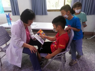 信賴眼科過溝義診  免費送眼鏡 觀察發現  鄉下學童近視率比市區高