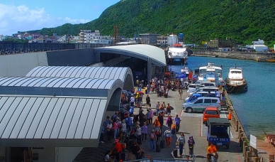 避免人車爭道｜綠島南寮漁港，6/1日至9/30日啟動旺季加強交通管制措施！