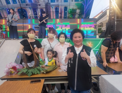 嘉邑崎頂大福興宮結合慈善團體 溫馨愛+1聯合各國住民創意包粽