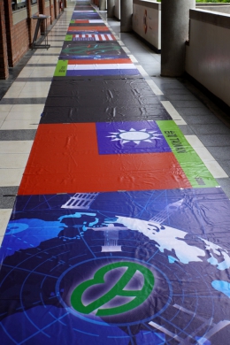 「人體大富翁」遊戲，大葉挑戰場域周長金氏世界新紀錄。（照片大葉提供）