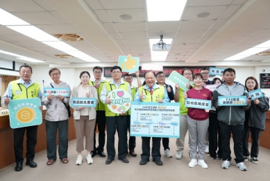 澎縣府舉辦SBIR啟用記者會  陳光復號召企業與青年踴躍提案 縣府後續將再辦理三場說明會，相關場次與時間如下：114年06月18日(三) 14:30-16:30 澎福古棗味；114年07月03日(四) 10:00-12:00 博藤基地；114年07月10日(四) 14:30-16:30 澎湖海洋地質公園中心視聽教室。報名連結：https://reurl.cc/xNX9mb