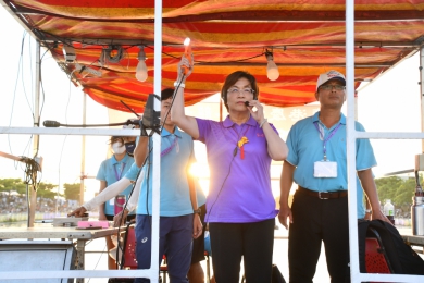 「2025年鹿港慶端陽國際龍舟錦標」，王縣長鳴槍。（照片縣府提供）