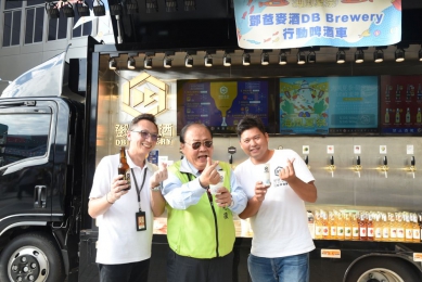 海風夏祭市集熱鬧登場　陳光復到場共襄盛舉 5月31日、6月1日兩天下午2時至晚間7時，活動現場搭配海風編織、露營椅與漁網扇DIY工作坊等活動，及大型藝術裝置與現場精彩表演，為遊客與在地居民帶來充滿驚喜的感官饗宴。