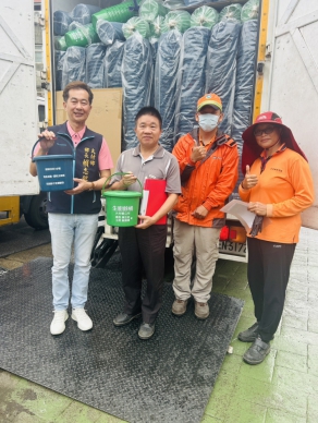 大村鄉公所發放全鄉13000戶家庭,每戶1個生廚餘桶,1個熟廚餘桶。(照片公所提供)