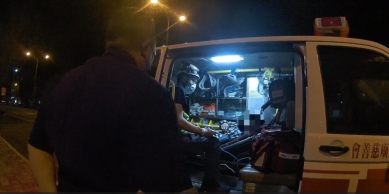 暗夜遊俠。山中傳奇｜88歲翁獨遊太魯閣，手部割傷扶著山壁慢慢走下山，警方暖心協助就醫！