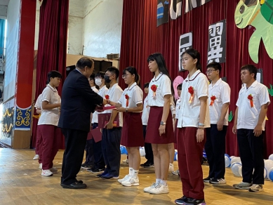 畢業季祝福滿載　陳光復勉勵學子：懷抱信念、走在正確的道路上 澎湖縣長陳光復6/2日出席馬公高中及澎湖海事兩所高中職學校的畢業典禮，向524位畢業生獻上最誠摯的祝福。