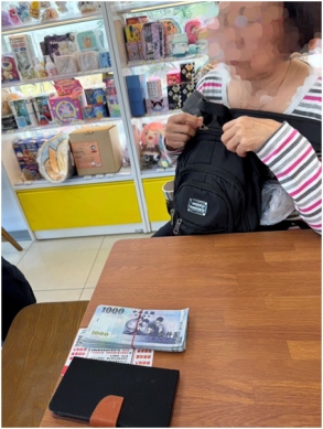 1日偵破2件詐騙案件,大村分駐所警察,保住民眾107萬元。(照片分局提供)