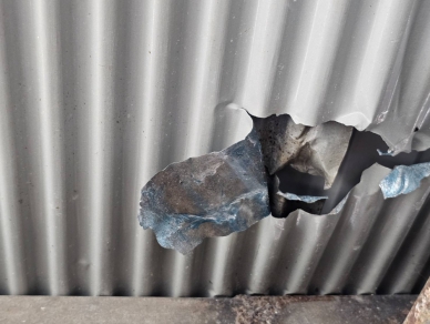 爆破炸山｜碎石如雨，噴飛400公尺，擊穿民宅和活動中心屋頂，亞泥花蓮新城山礦區，賠償、修繕、慰問和致歉！