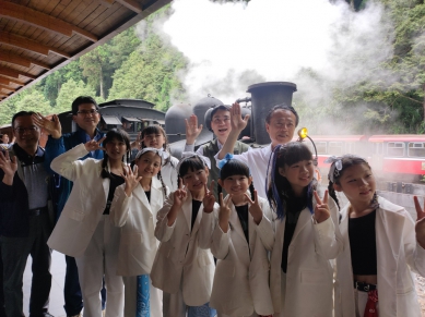 嘉義縣親子鐵道之旅啟動暑假登場 翁章梁邀搭限定蒸汽火車「森呼吸」