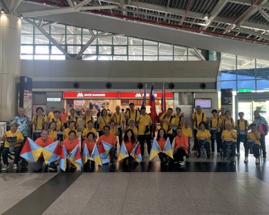 高雄榮民之家千歲團非洲鼓隊 快閃高鐵嘉義站觸動旅客心弦