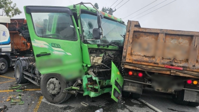 大貨車撞大貨車｜吉安路口車禍，司機倆原來是親兄弟！