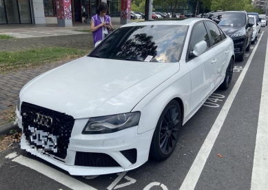 欠款18萬元,奧迪名車停放員林公有停車格,系統立即偵測出來。(照片分署提供)