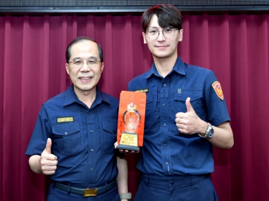 楊程翔及時搶救昏厥男    副局長盧廷彰表揚稱讚