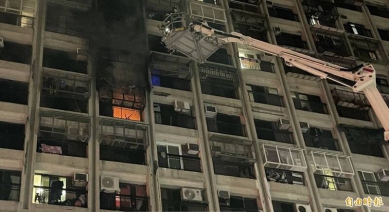 高雄七賢大樓火警6人送醫