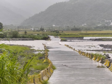 還泡在水裡｜富里崙天便道，因秀姑巒溪水位未退，6/13日持續封閉！
